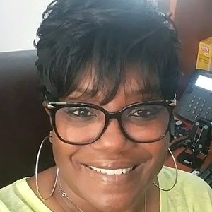 Meet your Posher, Cynthia